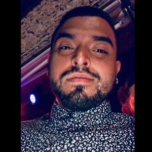 Meet your Posher, Cesar